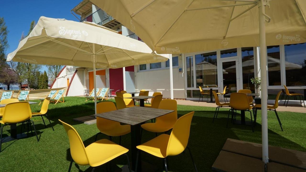 Colors Holiday Hotel Siófok Eksteriør bilde