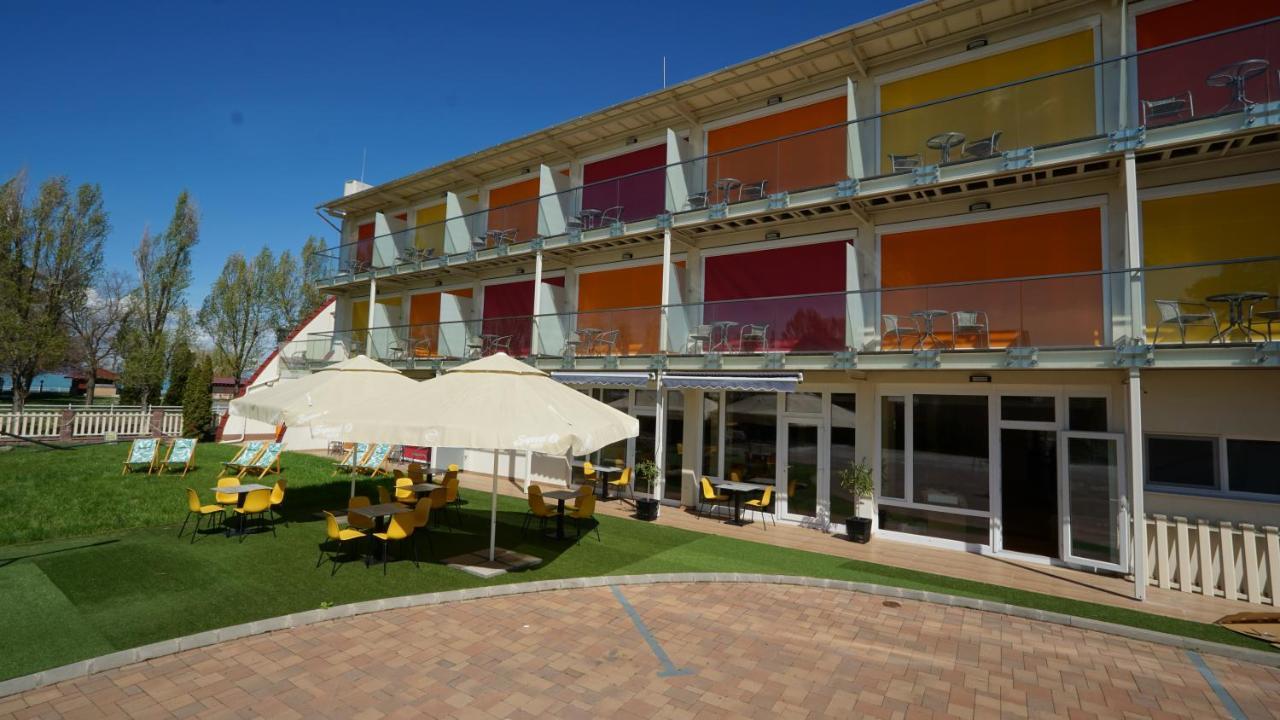 Colors Holiday Hotel Siófok Eksteriør bilde